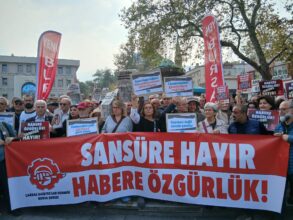 Bursa’da Gazetecilerden Basın Özgürlüğü İçin Kitlesel Eylem: “Artık Yeter, Nefes Alamıyoruz!” / Video