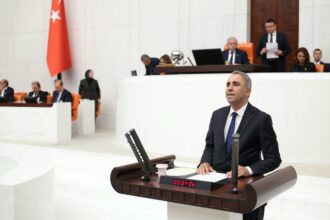 Marmara Denizi’nde Batan Gemide Dokuz Denizciye Ulaşılamadı: Celal Fırat Kayıp Mürettebatın Akıbetini Meclis Gündemine Taşıdı