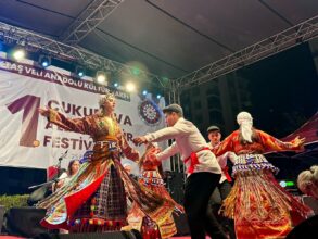 1. Çukurova Alevi Kültür Festivali’nde Huybar Semahı Dönüldü: “Semahlarımız Özgürce Dönülsün, Deyişlerimiz Susturulmasın” / Video
