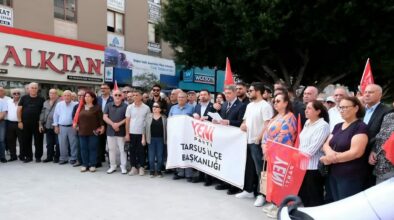 Tarsus’ta Halk TV’ye Kayyum Tepkisi: Siyasi Partiler ve Demokratik Kurumlardan Özgür Basın İçin Dayanışma