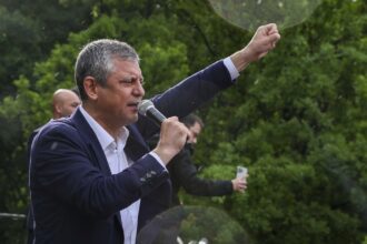 Özgür Özel Bornova’da: “Bu İktidarın Son Umudu Sizin Umutsuzluğunuzdur”