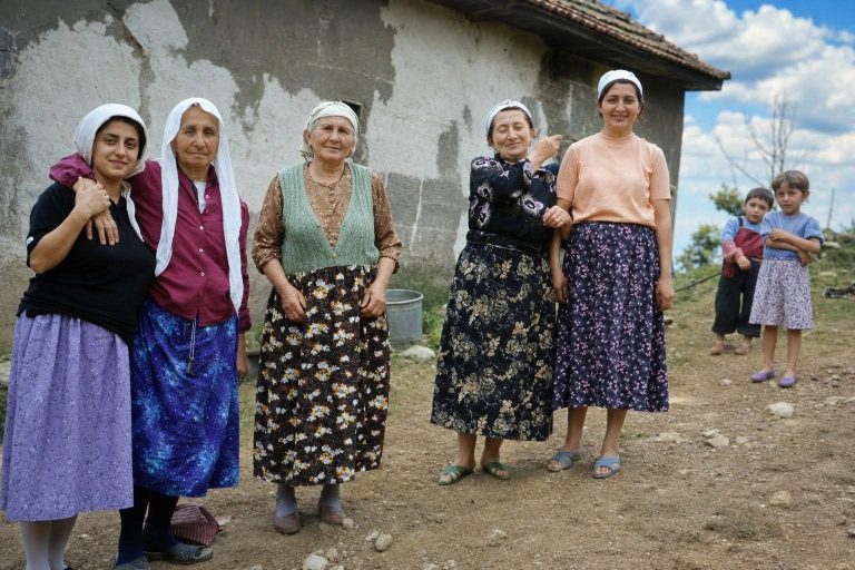 Hiçbir Uykudan Sensiz Düşlerle Kalkmadım, Memleket…